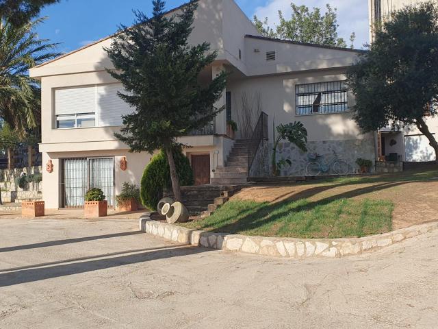 ESTUPENDO CHALET EN URBANIZACIÓN MONTE JUCAR, ALBERIC