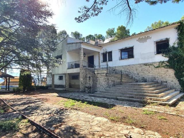 Estupendo Chalet independiente con parcela propia de 11.000 m2 y vistas panorámicas