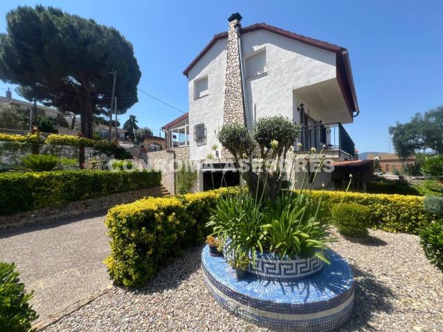 ESTUPENDO CHALET UNIFAMILIAR EN VENTA. URBANIZACION MAS MORA. TORDERA