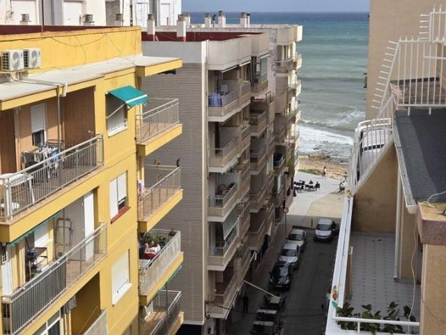 ESTUPENDO APARTAMENTO A 40 METROS DE LA PLAYA, IDONEO COMO VACACIONAL