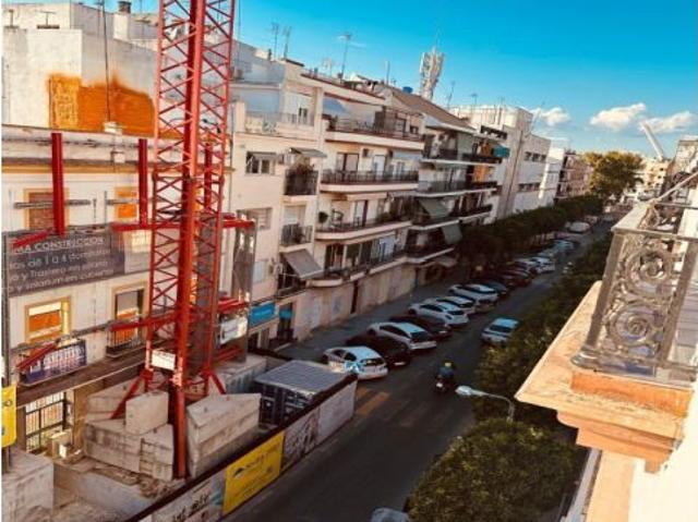Estupendo apartamento en Calle Feria con dos estupendas terrazas, listo para entrar!