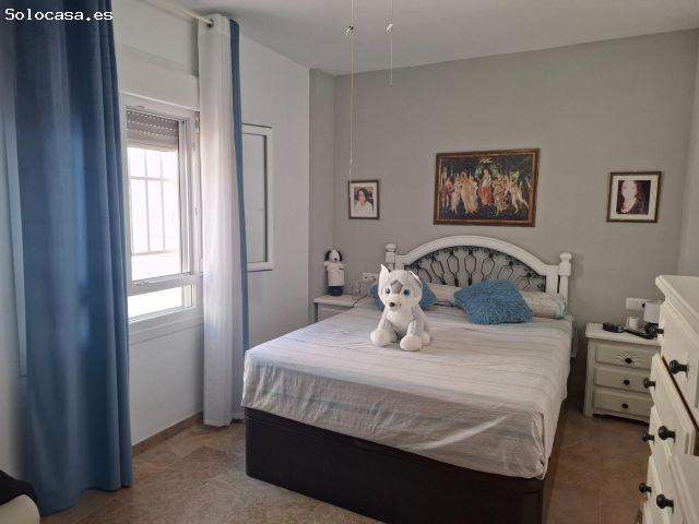 ESTUPENDO ÁTICO DE 5 DORMITORIOS, 2 BAÑOS, RECINTO CERRADO CON PISCINA, GARAJE Y TRASTERO