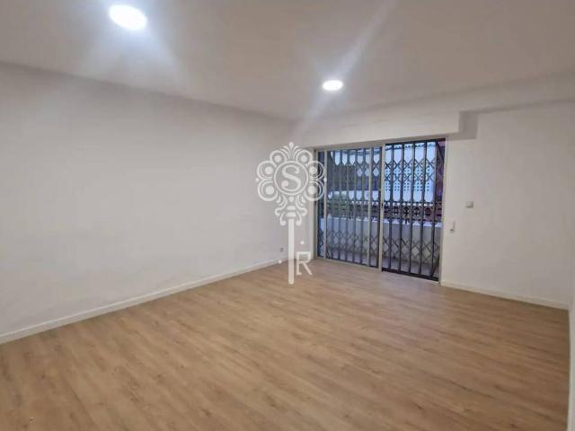Estupendo bajo de 3 habitaciones con garaje directo, terraza y patio en Sant Joan d'Alacant