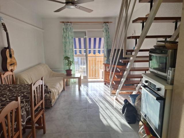 Estupendo dúplex, listo para entrar, en una calle muy tranquila a dos pasos de la playa y de todas las comodidades