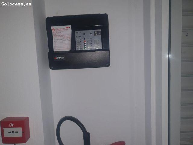ESTUPENDO LOCAL CON OFICINAS EN EL POLÍGONO CALONGE