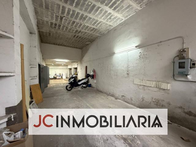 Estupendo local de 96m2 en el paseo Juan Carlos I, en el barrio de Las Delicias