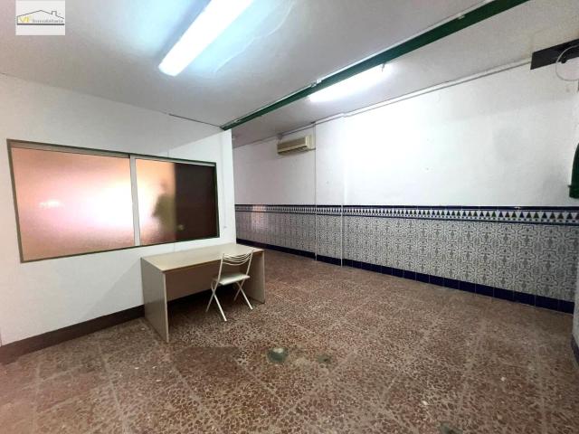 ¡Estupendo local en Olletas!