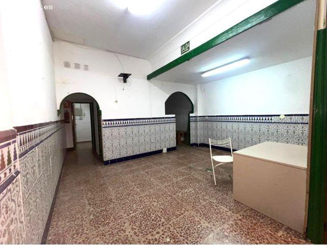 ¡Estupendo local en Olletas!