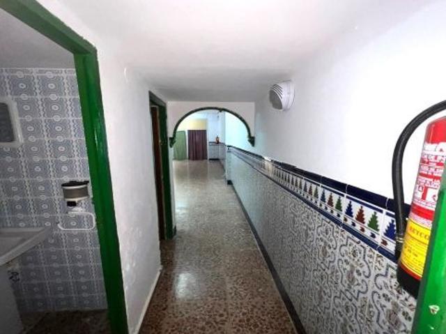 ¡Estupendo local en Olletas!