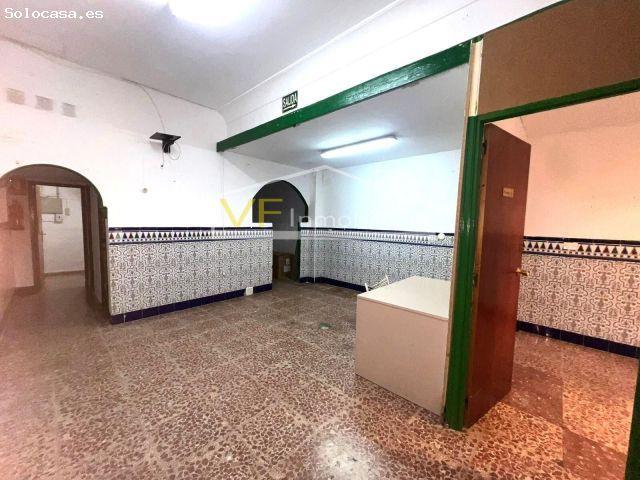 ¡Estupendo local en Olletas!