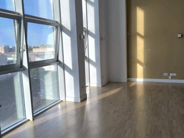Estupendo Loft en el centro de Torrejón de Ardoz distribuido en cocina americana, amplío salón comedor con gran crista