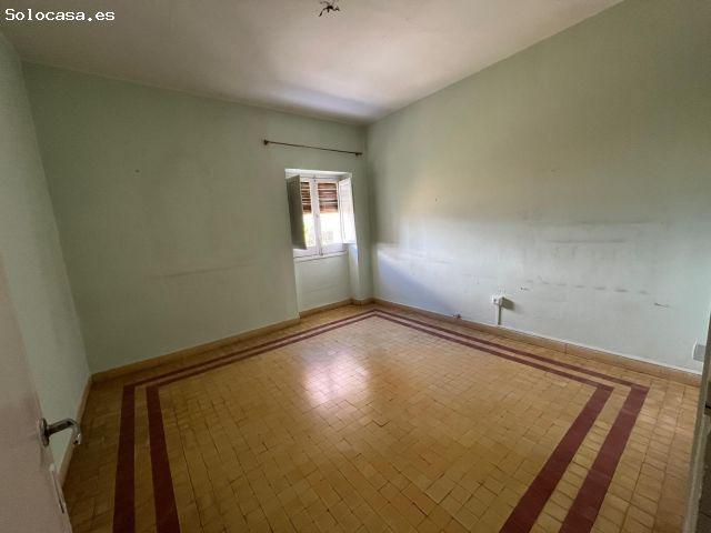 Estupendo piso de 4 habitaciones a reformar en el centro