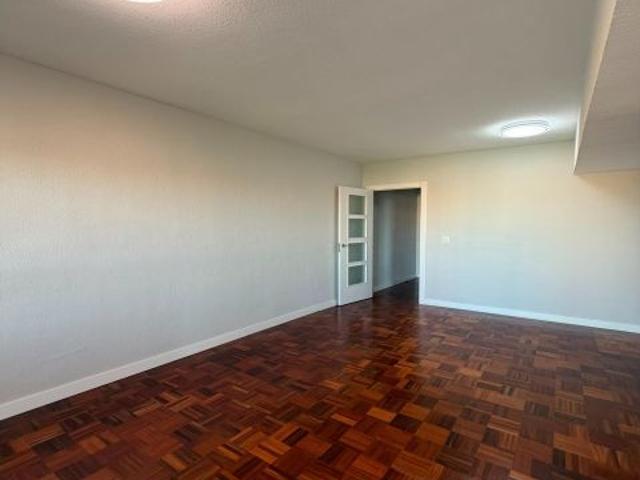 Estupendo piso de TRES dormitorios en HORTALEZA