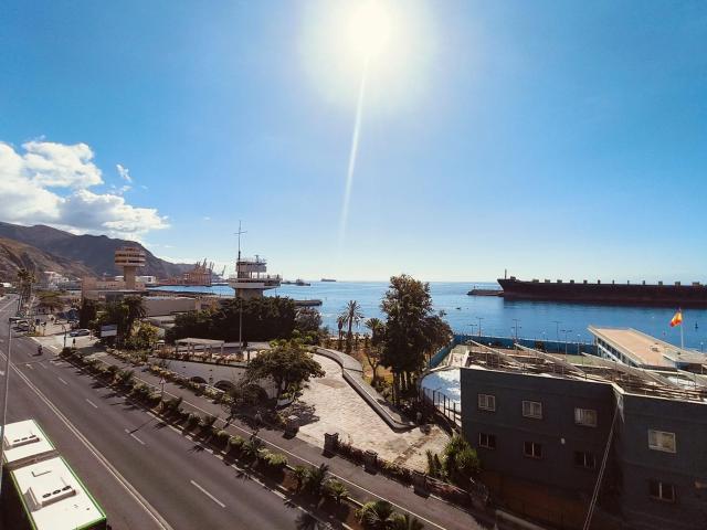 ¡ESTUPENDO PISO DE UNA HABITACIÓN CON VISTAS AL MAR!