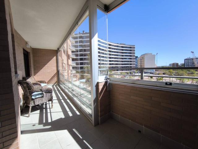 Estupendo piso en venta en Juan Carlos I
