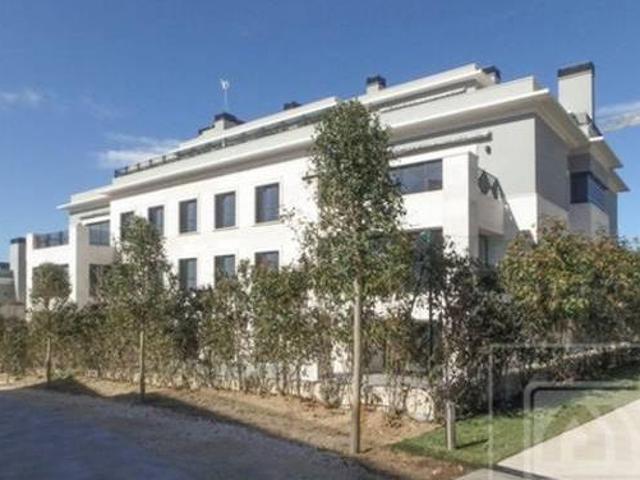 Estupendo piso en Aravaca en urbanización cerrada