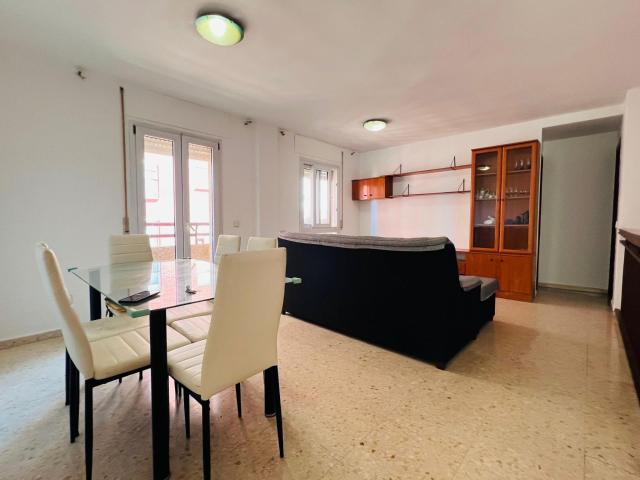 ¡ESTUPENDO PISO EN EDIFICIO DOS MARES!