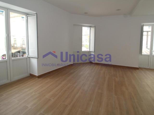 Estupendo piso ideal para oficinas!