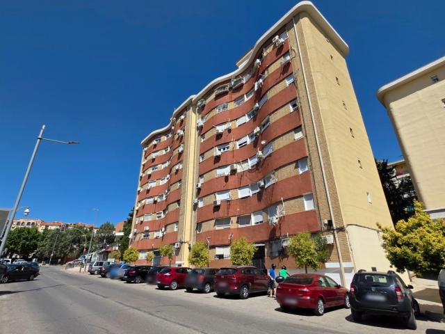 ¡ESTUPENDO PISO SITUADO A UN PASO DE LA UNIVERSIDAD Y EL BULEVAR!