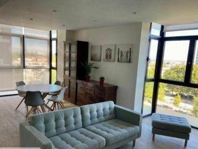 Estupendo y luminoso piso amueblado de 107 m2 y 2 dormitorios situado en urbanización cerrada