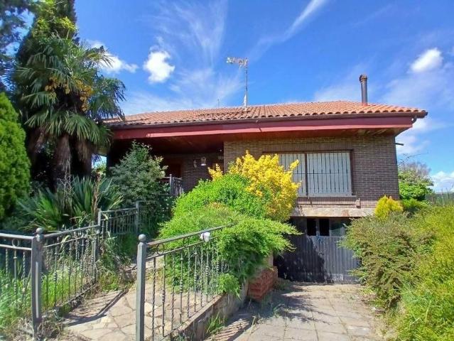 ESTUPENDA CASA CON JARDIN EN VILLAREJO DE ORBIGO