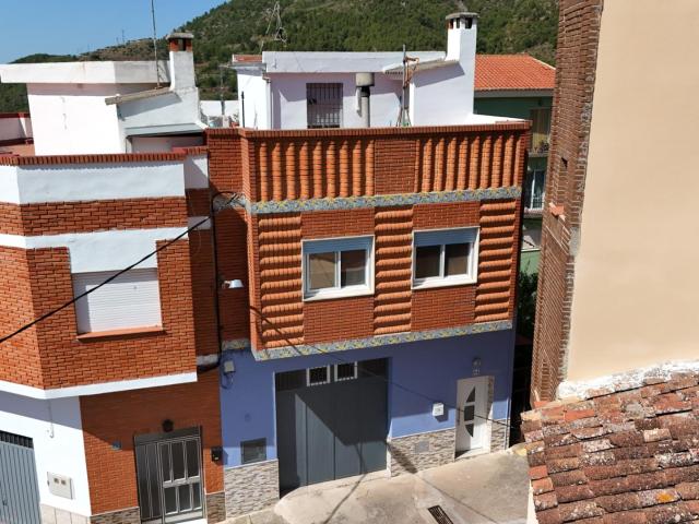 ESTUPENDA CASA DE PUEBLO EN GATOVA