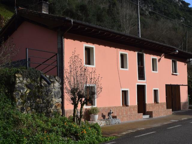 ESTUPENDA CASA JUNTO AL DESFILADERO DE LOS BEYOS AMIEVA