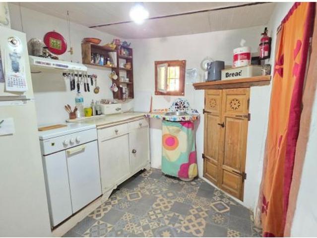 ¡Estupenda finca rústica con dos viviendas independientes, nave garaje, piscina privada y espectacul