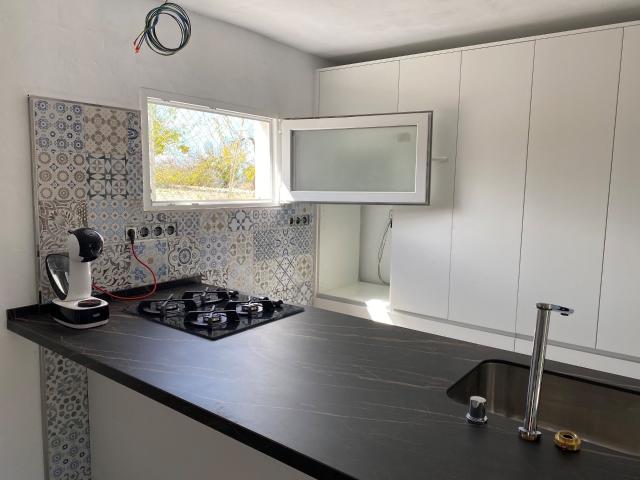 ESTUPENDA FINCA RUSTICA CON POZO CONSELL, REFORMADA CON AISLAMIENTO 2 HABITACIONES Y 2 BAÑOS PARA ENTRAR A VIVIR