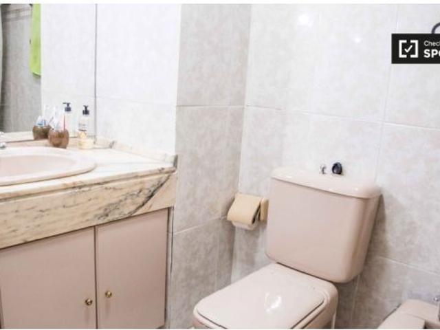 Estupenda habitación para alquilar en un apartamento de 6 dormitorios en Algirós, Valencia