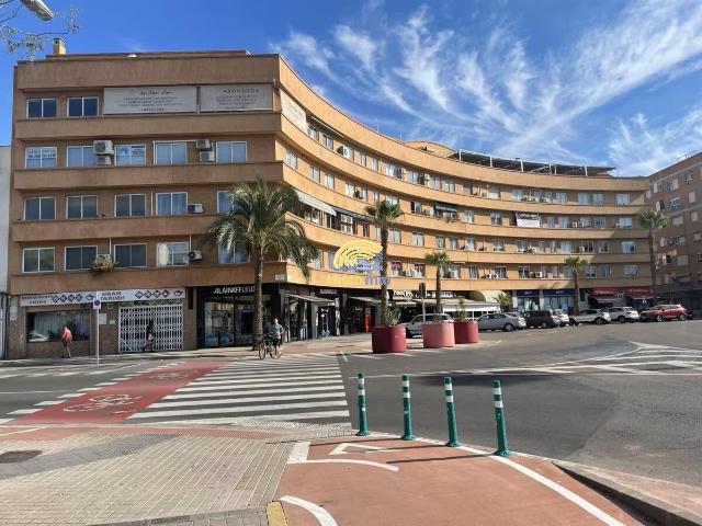 ESTUPENDA OFICINA EN EL EDIFICIO LA ROTONDA