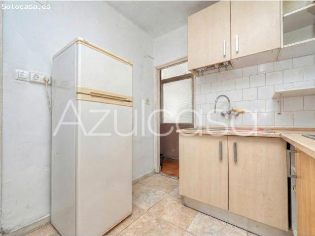 Estupenda Oportunidad de inversión. 3 dormitorios y 1 baño con parking en Altozano
