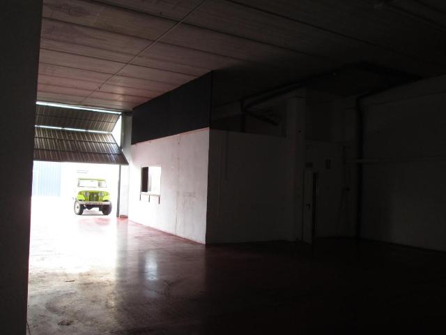 Estupenda Nave industrial en esquina en dos plantas de 200 M. 430m² Madrid