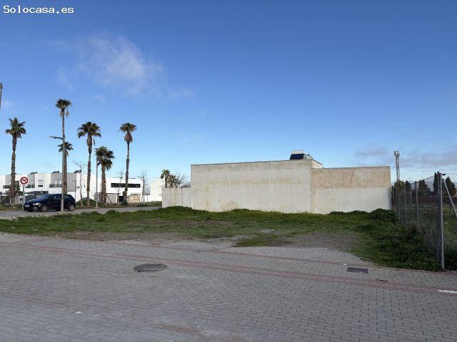 Estupenda parcela en el vial de Churriana De La Vega ubicada en zona residencial