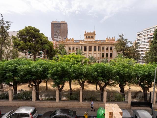 Estupenda vivienda con vistas a los jardines de la Diputación