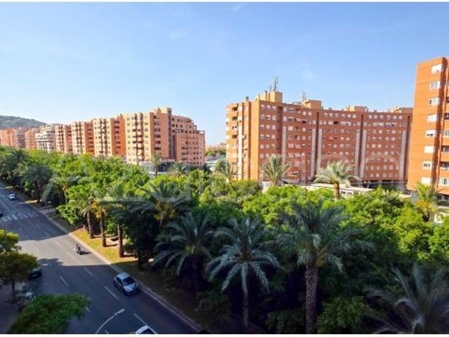 Estupenda vivienda de 3 dormitorios en Pintor Xavier Soler