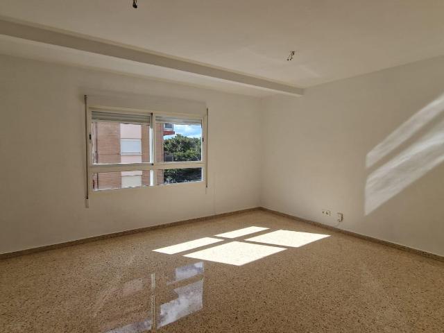Estupenda vivienda de cuatro dormitorios!