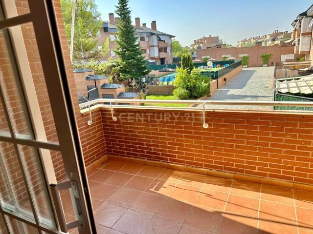 Estupenda vivienda en bonita urbanización