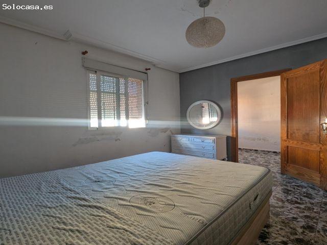 ¡Estupenda vivienda tipo dúplex en Venta con 4 dormitorios, 2 baños, patio, terraza y trastero en Lo