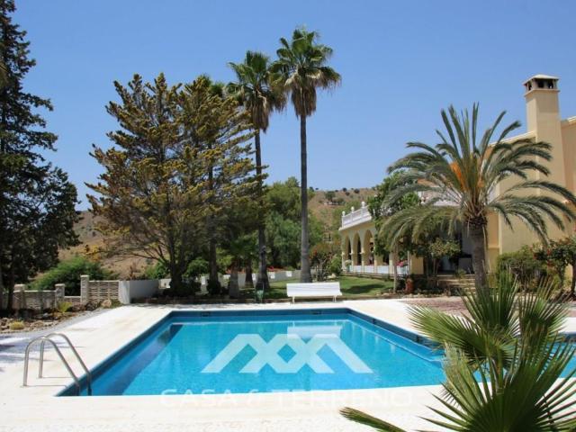 Estupenda Villa con Apartamento en Benajarafe 0m² Nuevo chilches