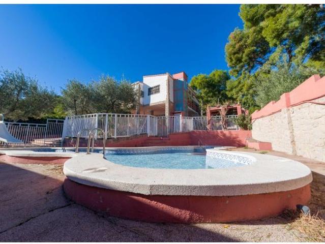 ESTUPENDA VILLA EN MONTORNES