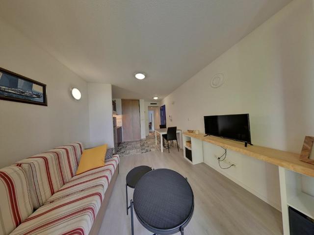 Est de PAU, Haut d'IDRON Appartement rÃ©cent 2 p MeublÃ© avec Terrasse et Parking privÃ© couvert et sÃ©curisÃ©