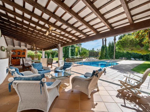 Esta magnífica villa reúne todo lo que un comprador pueda bu. 982m² Roc de Sant Gaieta