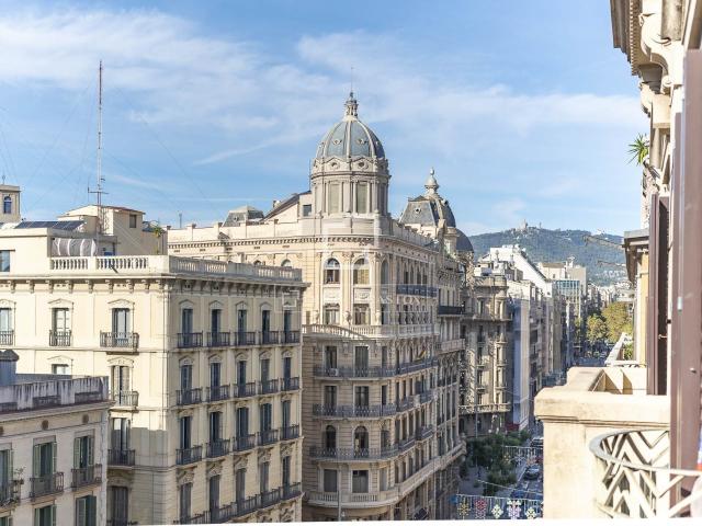 Esta magnífica vivienda se ubica en una finca regia de lujo. 137m² Barcelona