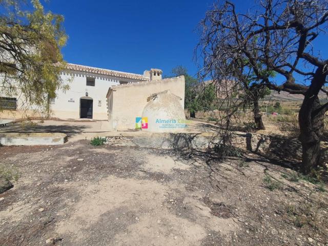Esta magnífica propiedad se encuentra a las afueras de Velez. 236m² Velez Blanco