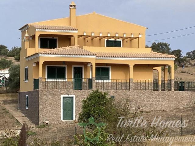Esta moradia está localizada numa pequena aldeia nos arredor. 165m² Alcoutim e Pereiro