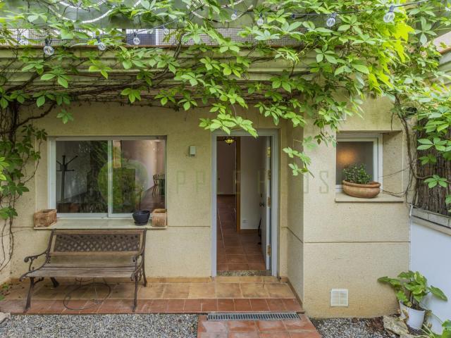 Esta acogedora casa adosada combina amplitud, luz natural y. 229m² Sitges