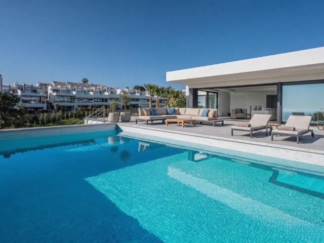Esta amplia e impresionante casa con impresionantes vistas a. 609m² Marbella