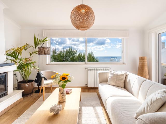 Esta bonita moradia T3 totalmente renovada está situada na p. 139m² Vila do Bispo e Raposeira