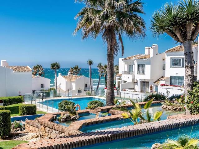 Esta casa adosada de 2 dormitorios se encuentra en una urban. 46m² Riviera del Sol